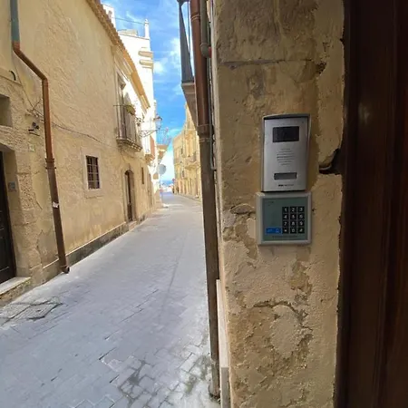 Casa 68 Ortigia-3