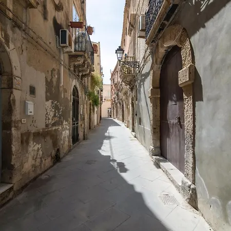 Hotiday Ortigia Opera-3
