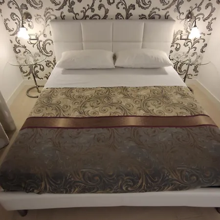 Sami Rooms: Theater District Retreat near Ortigia-2